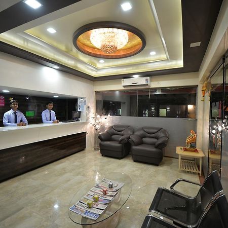 Hotel Radhe Krishna Солапур Екстериор снимка